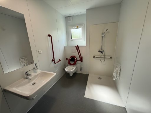 Sanitaire douche PMR Technocentre Aéropolis